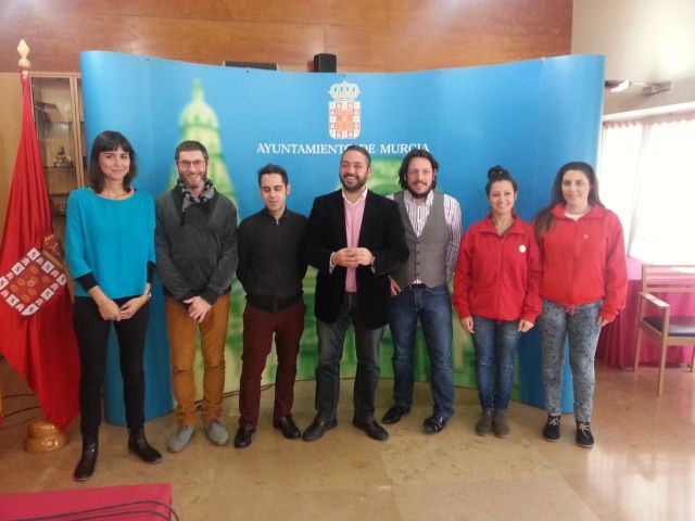 El Ayuntamiento pone en marcha el proyecto El juguete mágico con el que llevar regalos esta Navidad a las familias más necesitadas - 1, Foto 1