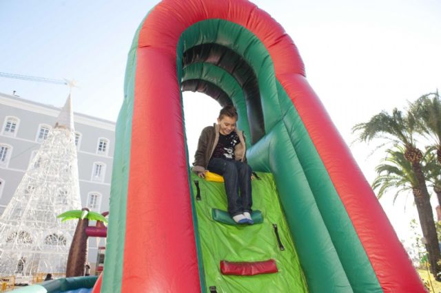 Los dinosaurios se instalan en Héroes de Cavite esta Navidad - 3, Foto 3