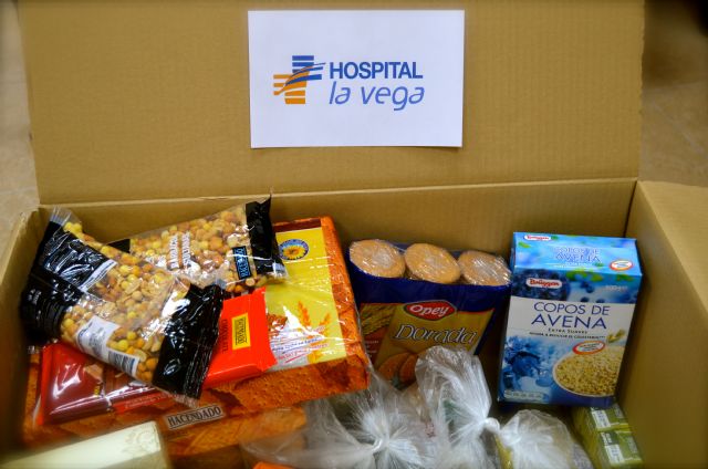 Hospital La Vega dona 40 kilos de alimentos a Cáritas - 1, Foto 1
