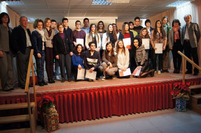 Se gradúan un total de 17 alumnos de la VII promoción del Bachillerato Internacional del IES Juan de la Cierva - 1, Foto 1