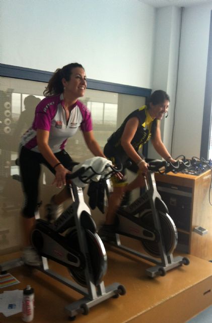 El Centro Deportivo Las Torres recoge comida y juguetes para Jesús Abandonado a ritmo de zumba, bike y otras clases - 4, Foto 4