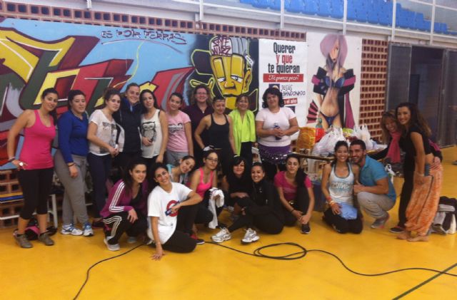 El Centro Deportivo Las Torres recoge comida y juguetes para Jesús Abandonado a ritmo de zumba, bike y otras clases - 5, Foto 5