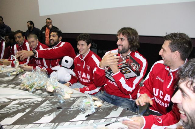 Recogiendo juguetes, repartiendo entradas, regalando ilusiones - 3, Foto 3