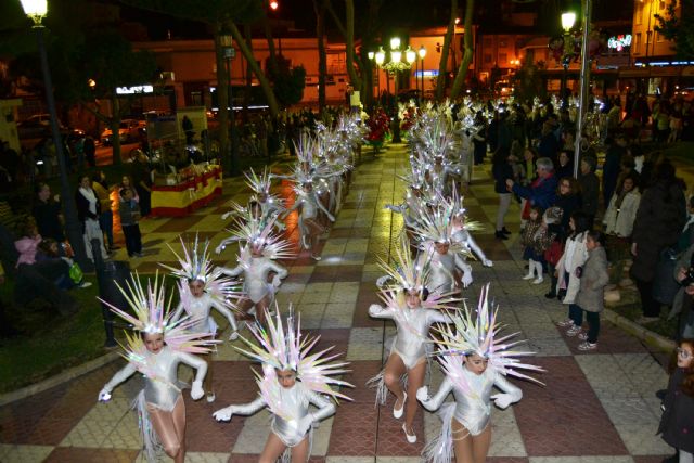 Papá Noel recoge las cartas de cientos de niños pinatarenses en la puerta del Ayuntamiento - 2, Foto 2