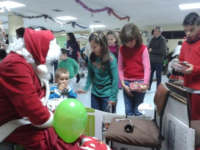 D´Genes realizó un pequeño acto navideño y un un taller de manualidades navideño, Foto 3