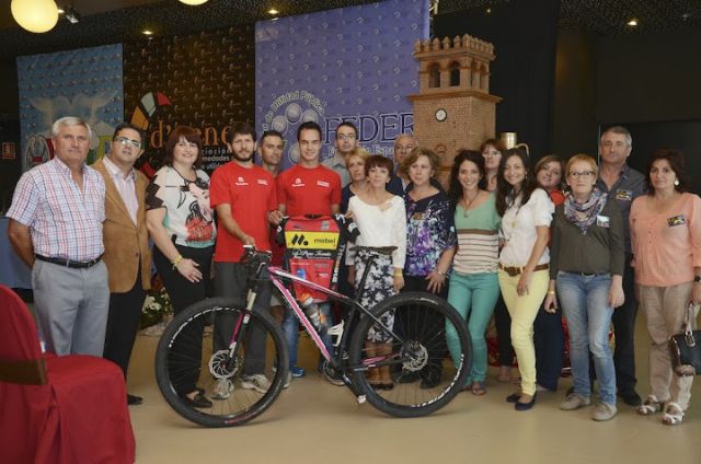 El equipo BTT Team Mobel-Allianz-Bicihuerta se vuelca con D´Genes - 2, Foto 2