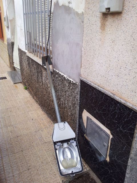 Los Bomberos realizaron una veintena de intervenciones por el temporal de viento - 2, Foto 2