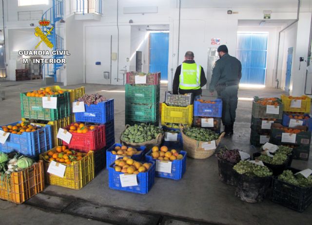 La Guardia Civil interviene más de una tonelada de productos hortofrutícolas en un mercado de Murcia - 2, Foto 2