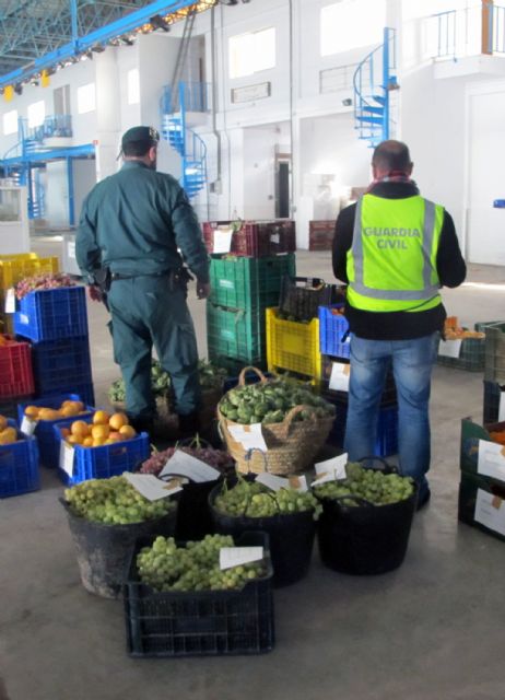 La Guardia Civil interviene más de una tonelada de productos hortofrutícolas en un mercado de Murcia - 3, Foto 3