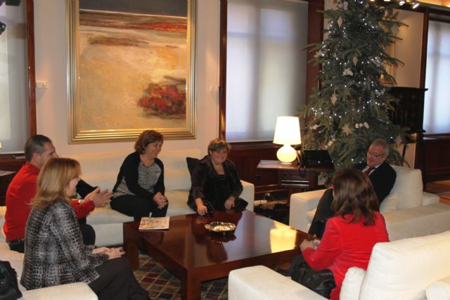 El jefe del Ejecutivo murciano recibe a la presidenta de Famdif, Carmen Gil - 2, Foto 2