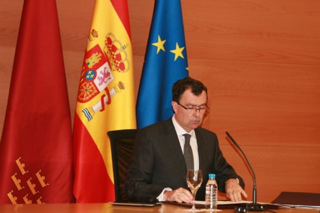 El portavoz del Ejecutivo regional, José Ballesta, en la rueda de prensa para informar de los asuntos aprobados por el Consejo de Gobierno, Foto 1