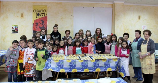60 niños aprenden recetas de dulces típicos de Navidad en el Centro Joven - 1, Foto 1