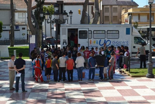El autobús ‘Europa-Móvil’ ha mostrado por diferentes municipios de la Comunidad el programa ‘Yo, ciudadano europeo’, Foto 1