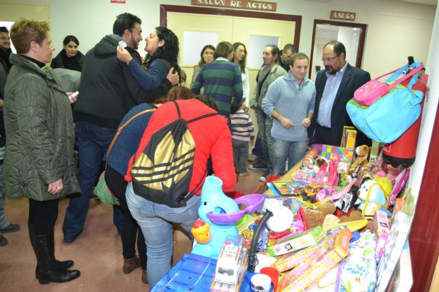 La gala solidaria organizada por Juventudes Socialistas de Águilas recauda cientos de juguetes para los niños más desfavorecidos del municipio - 1, Foto 1
