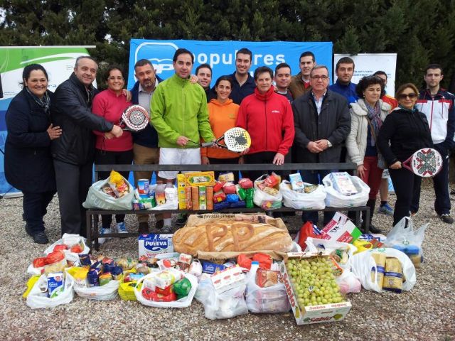 El PP de Lorca recoge más de 250 kg. de alimentos para Cáritas a través de su Torneo Solidario de Pádel - 1, Foto 1