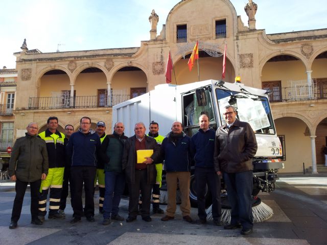 Una nueva máquina barredora contribuirá a limpiar las calles de la ciudad de forma más rápida y efectiva - 3, Foto 3