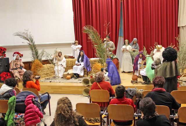 La Asociación Lumbrerense de Enfermos de Alzheimer ALDEA representó su Belén Viviente - 2, Foto 2