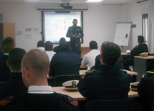 La Guardia Civil imparte conferencias sobre Seguridad Vial y Accidentalidad a militares de la Armada - 1, Foto 1