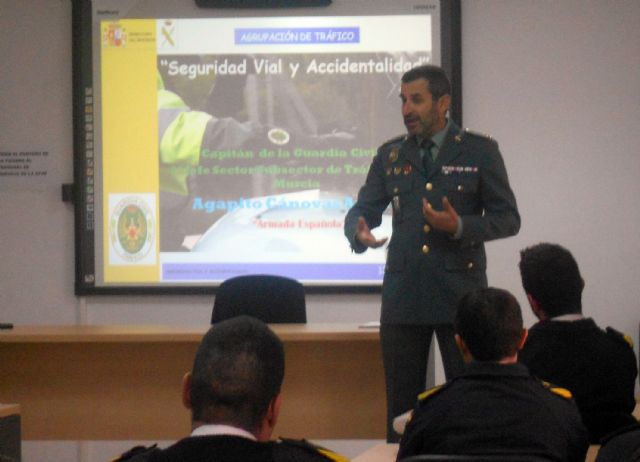 La Guardia Civil imparte conferencias sobre Seguridad Vial y Accidentalidad a militares de la Armada - 2, Foto 2