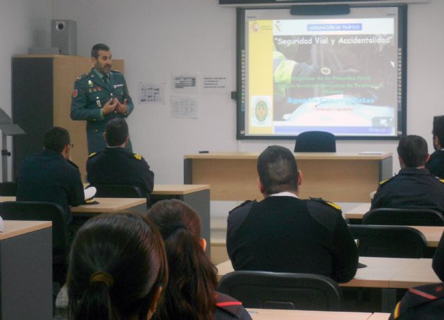 La Guardia Civil imparte conferencias sobre Seguridad Vial y Accidentalidad a militares de la Armada - 3, Foto 3