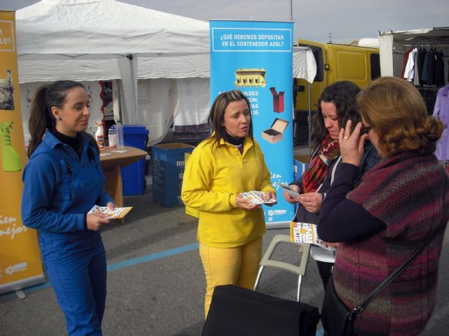 Campaña de información sobre recogida selectiva en el mercado semanal torreño - 2, Foto 2