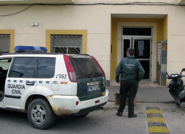 La Guardia Civil detiene a 16 personas por defraudación de fluido eléctrico en un edificio de Águilas - 2, Foto 2