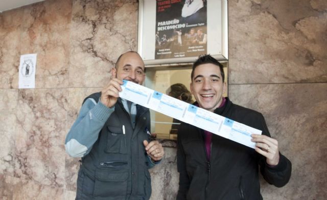 Decenas de personas hacen cola en la taquilla del concurso de chirigotas - 3, Foto 3