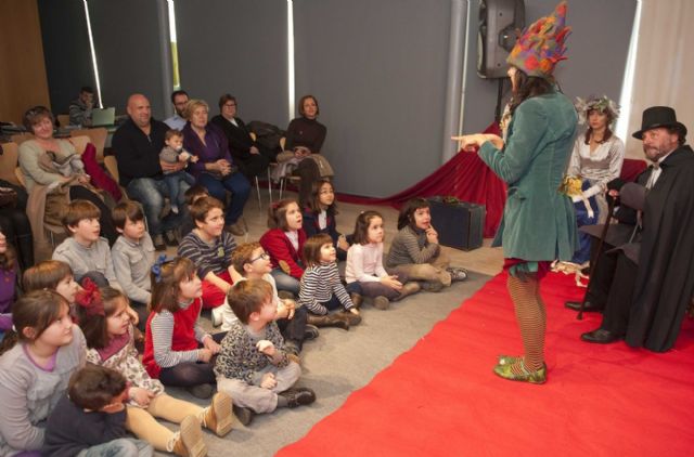 El tacaño Scrooge enseña a los más pequeños la Muralla Púnica - 4, Foto 4