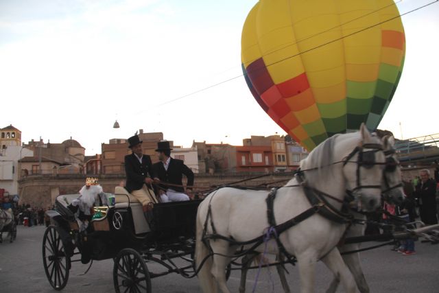Los Reyes Magos llegan hasta Puerto Lumbreras repartiendo regalos - 2, Foto 2