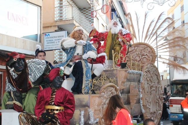 Los Reyes Magos reparten felicidad e ilusión por Mazarrón y Puerto, Foto 1