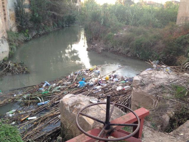 Los socialistas denuncian que la Acequia Mayor de Barreras (Aljucer) se está convirtiendo en un vertedero - 2, Foto 2