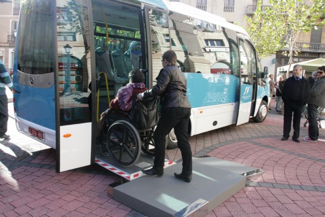 Discapacitados y jubilados podrán utilizar el autobús urbano de forma gratuita - 1, Foto 1