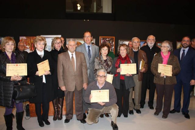 Los ganadores del concurso Los mayores también pintan reciben sus premios en un acto presidido por el Alcalde - 1, Foto 1