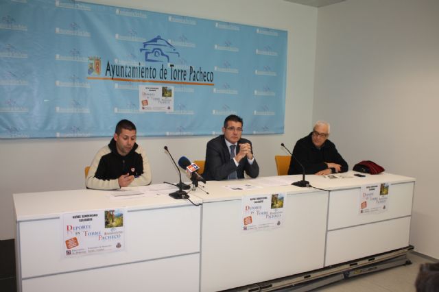 El ayuntamiento de Torre-Pacheco fomenta el deporte solidario a través de rutas de senderismo - 1, Foto 1