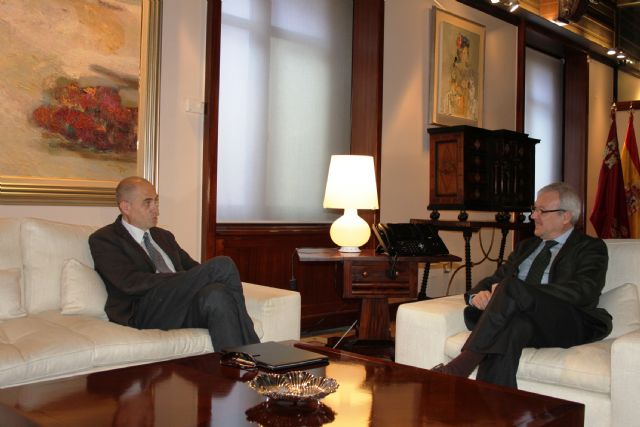 El presidente de la Comunidad, Ramón Luis Valcárcel, recibe al alcalde de San Javier, Juan Martínez - 1, Foto 1