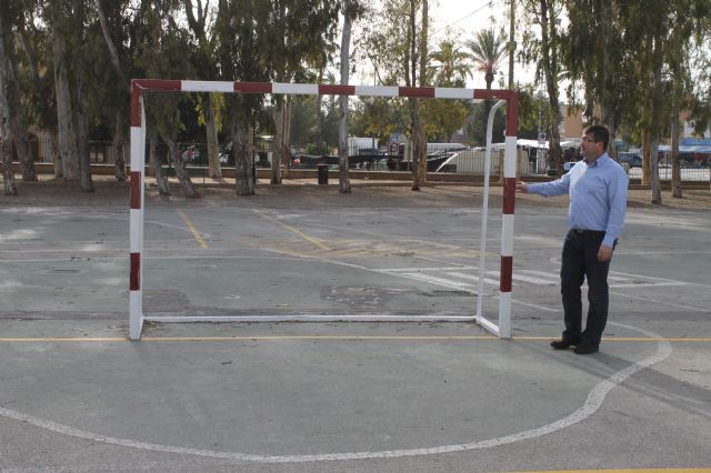 El antiguo parque infantil de trfico ahora tambin pista de ftbol, Foto 1