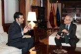 El presidente de la Comunidad, Ramn Luis Valcrcel, recibe al director de la empresa Neosistec, Javier Pita
