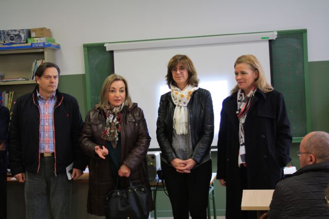 La Directora General, Marta López-Briones, visita el Centro de Educación de Adultos de Bullas - 1, Foto 1