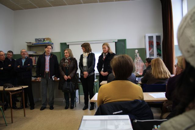 La Directora General, Marta López-Briones, visita el Centro de Educación de Adultos de Bullas - 2, Foto 2