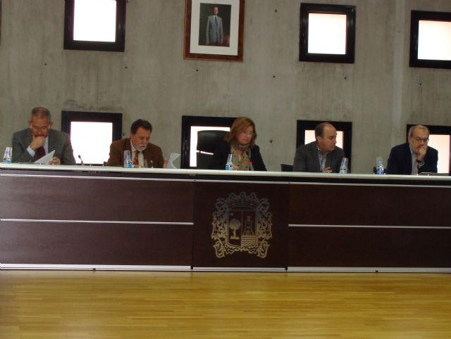 El Pleno aprueba las bases de contratación para la explotación del Centro de Actividades Náuticas - 1, Foto 1