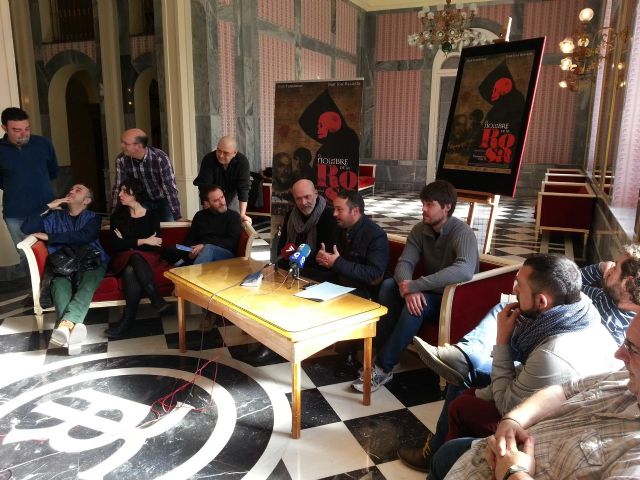 El actor Juan Fernández dice que la única palabra que puede definir al espectáculo teatral de El nombre de la rosa es la magia - 1, Foto 1