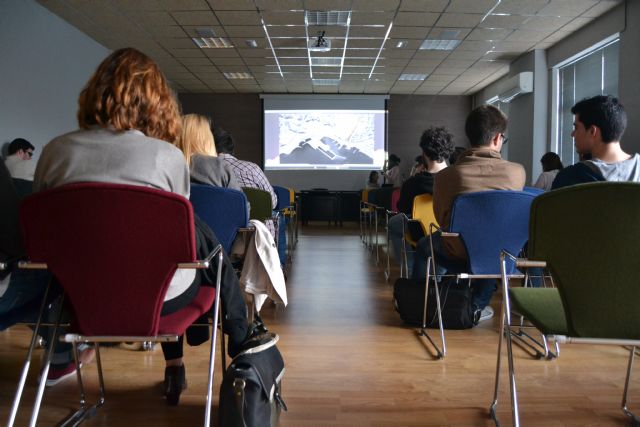 Alumnos de Arq&IDE presentan la exposición de trabajos de la asignatura Urbanística I, este miércoles, Foto 1