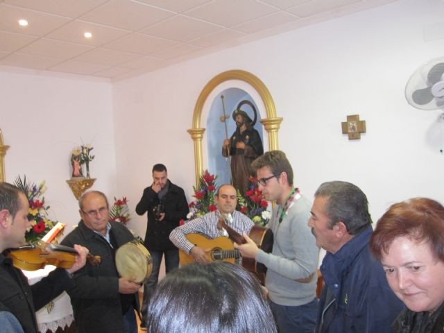 The Song of Souls in the chapel of La Purisima Raiguero Under The large audience congregates, Foto 2