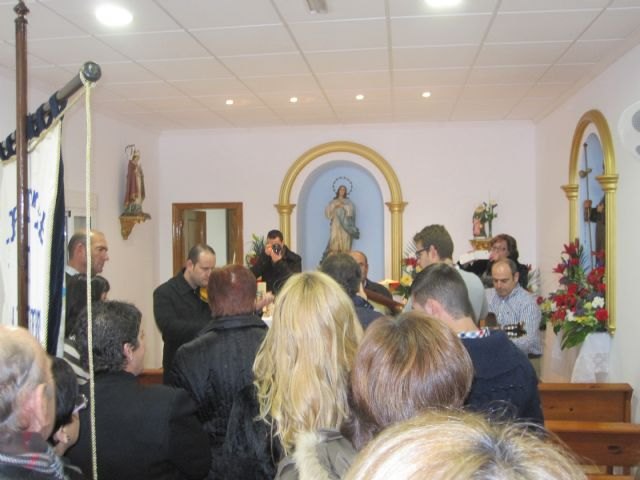 The Song of Souls in the chapel of La Purisima Raiguero Under The large audience congregates, Foto 1