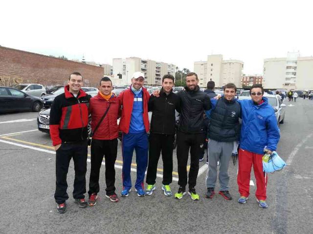 Atletas del Club Atletismo Totana participaron en la Maratón de Santa Pola 2014