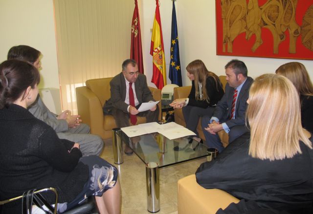 El consejero Manuel Campos recibe a la presidenta de la Asociación Murciana de Empresa Familiar - 1, Foto 1