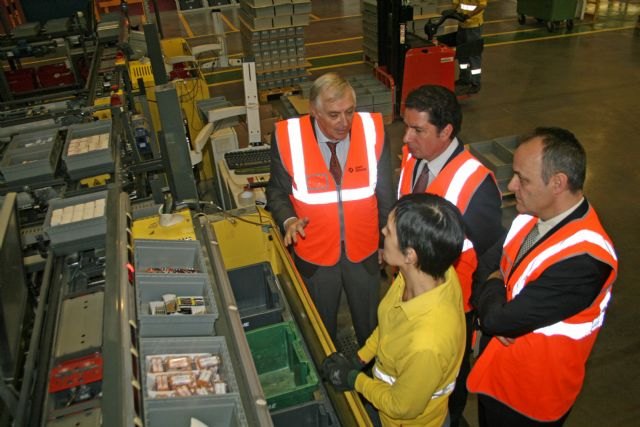 Sevilla destaca la trayectoria del Grupo Hefame, una de las distribuidoras farmacéuticas más importantes del país - 1, Foto 1