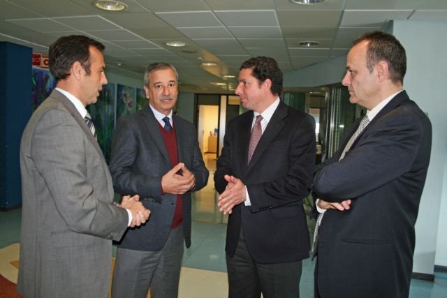 Sevilla destaca la trayectoria del Grupo Hefame, una de las distribuidoras farmacéuticas más importantes del país - 2, Foto 2