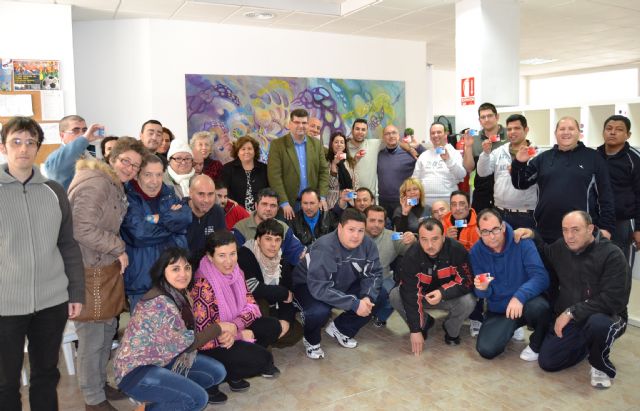 El Ayuntamiento de Águilas promueve el transporte urbano entre los usuarios de AFEMAC - 1, Foto 1