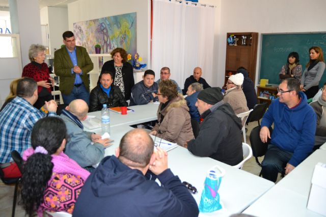 El Ayuntamiento de Águilas promueve el transporte urbano entre los usuarios de AFEMAC - 2, Foto 2